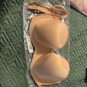 Elomi strapless convertible bra 
Nude color 
New with tags
Size 36H